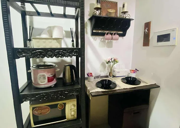 Cozy Haven Across Terminal 3 Apartment *